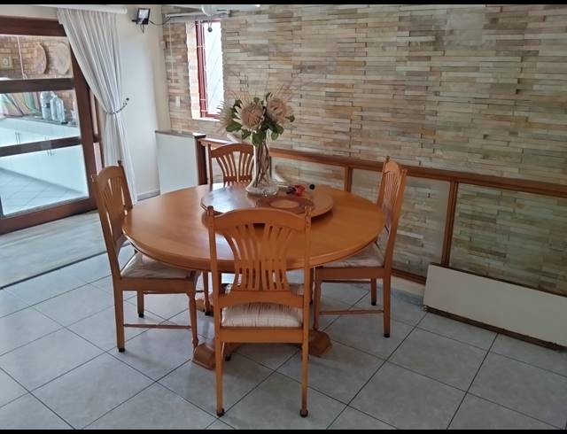 6 BEDROOM HOUSE FOR SALE IN UVONGO